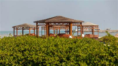 نمای بیرونی هتل ساحلی خلیج فارس قشم نمای بیرونی هتل ساحلی خلیج فارس قشم